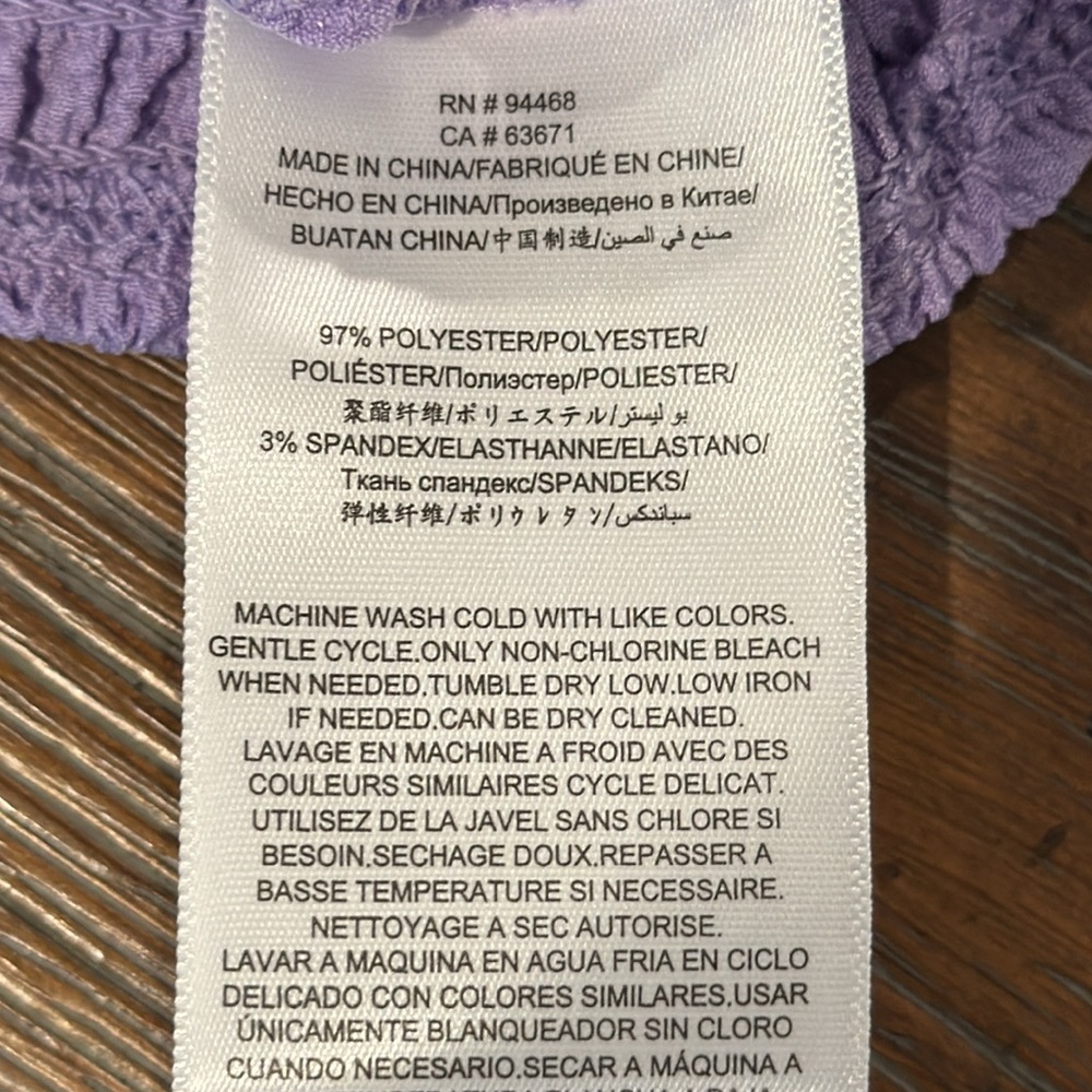 BCBGeneration Puff Sleeve Smocked Crop Top. - Picture 7 of 9